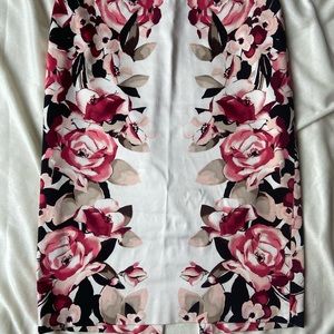 White House Black Market Pink Floral Pencil Skirt